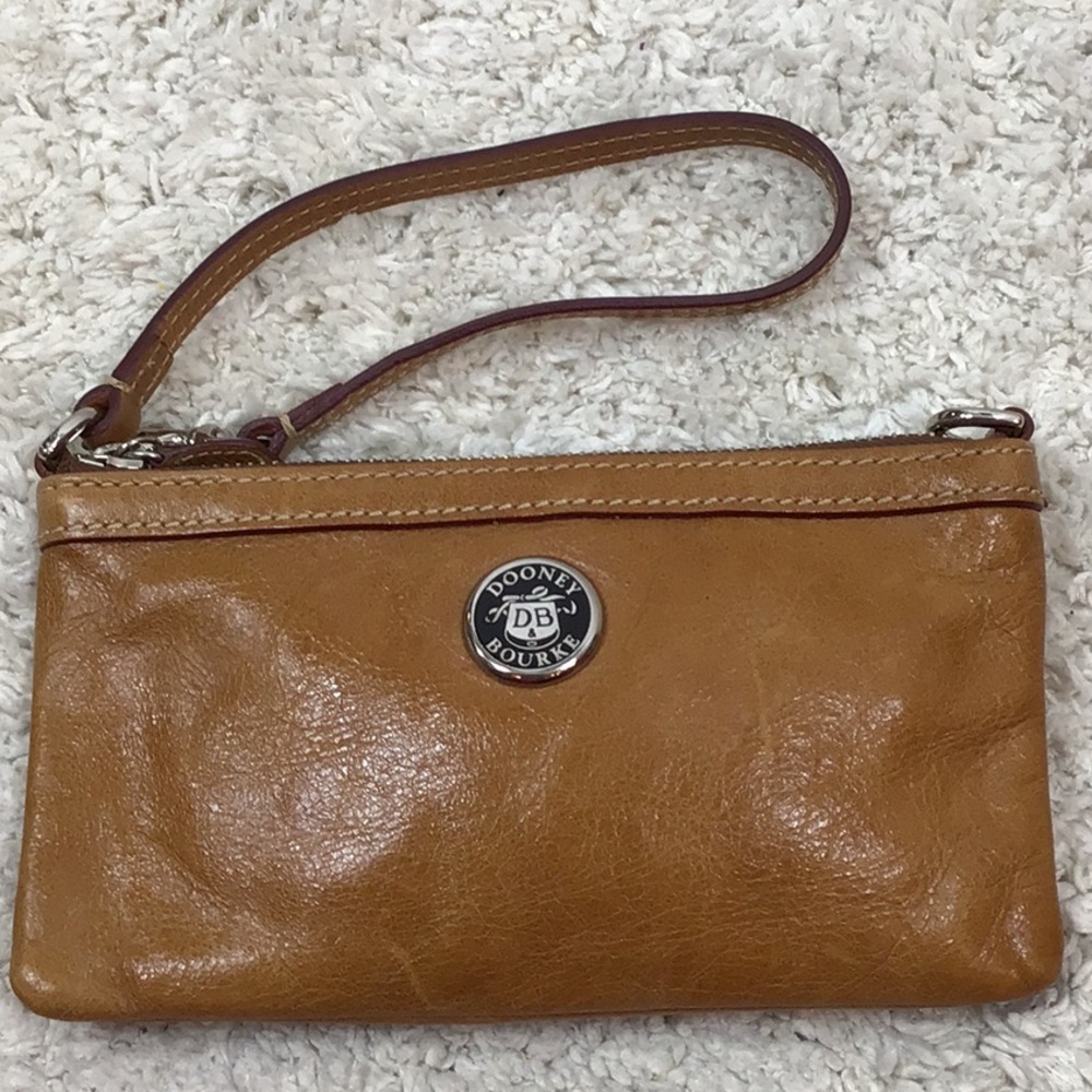Dooney & Bourke tan leather wristlet